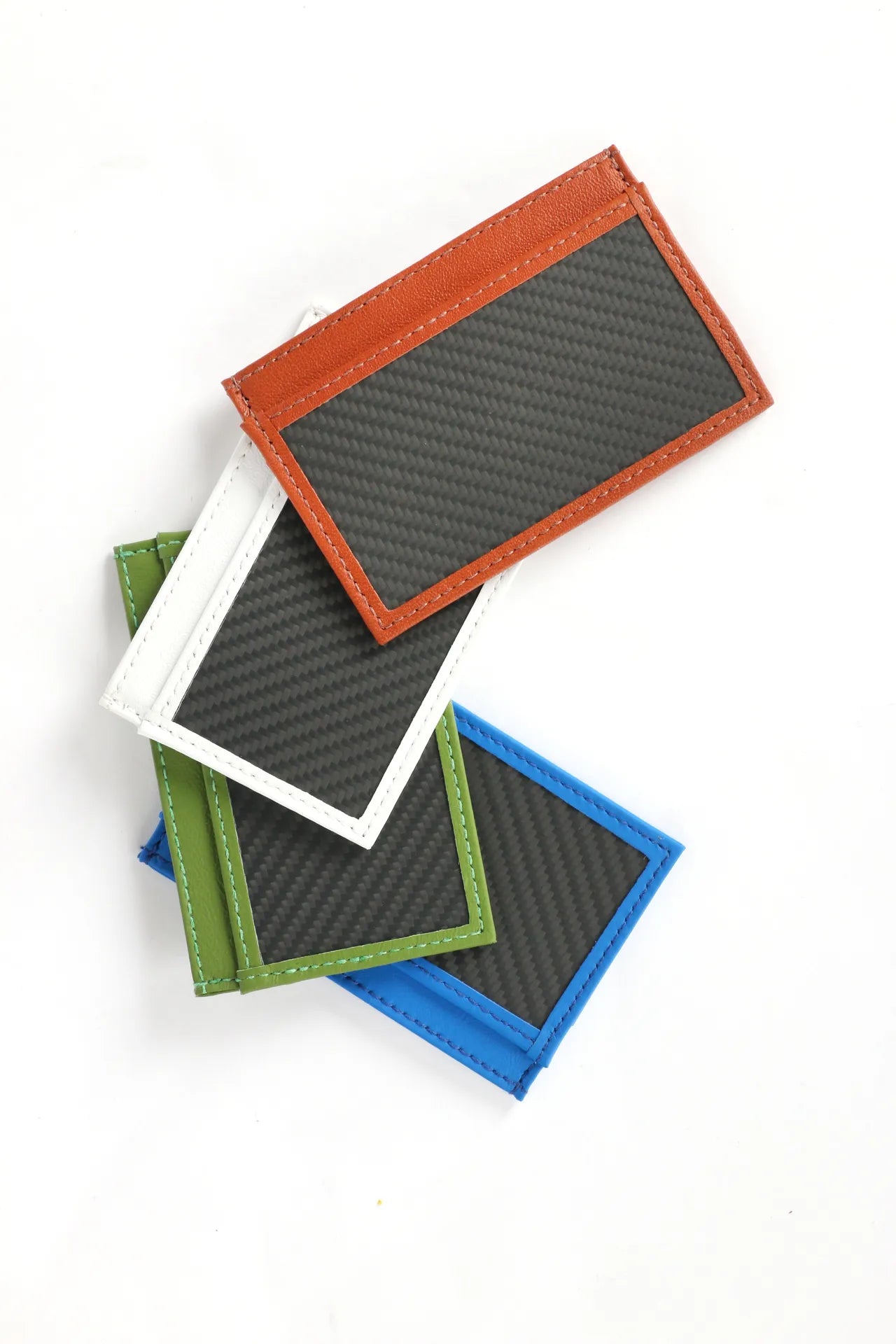8 種顏色的軟碳纖維名片盒